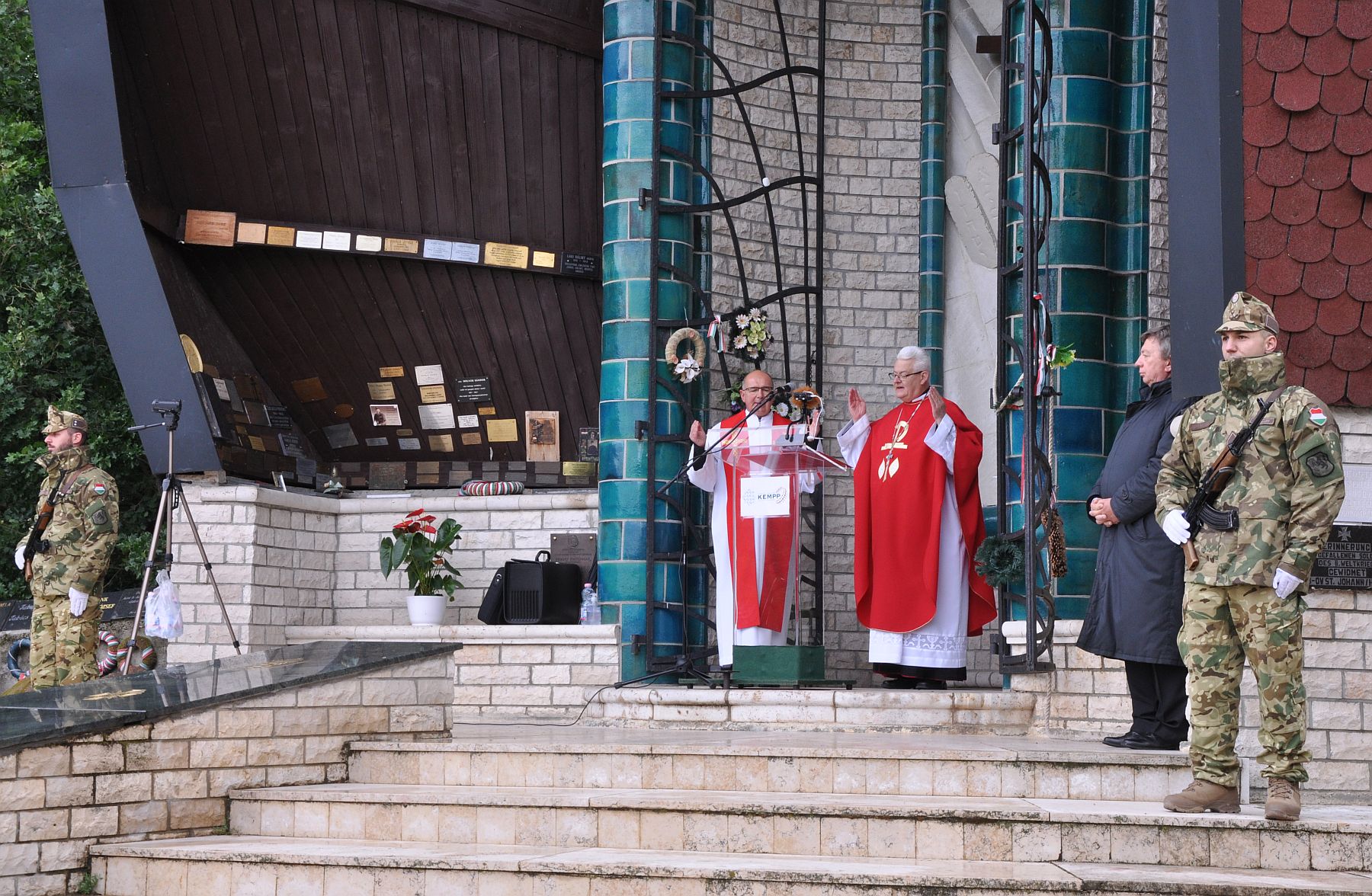 Hősök Napja - püspöki szentmisével emlékeztek a Don-kanyar Kápolnánál